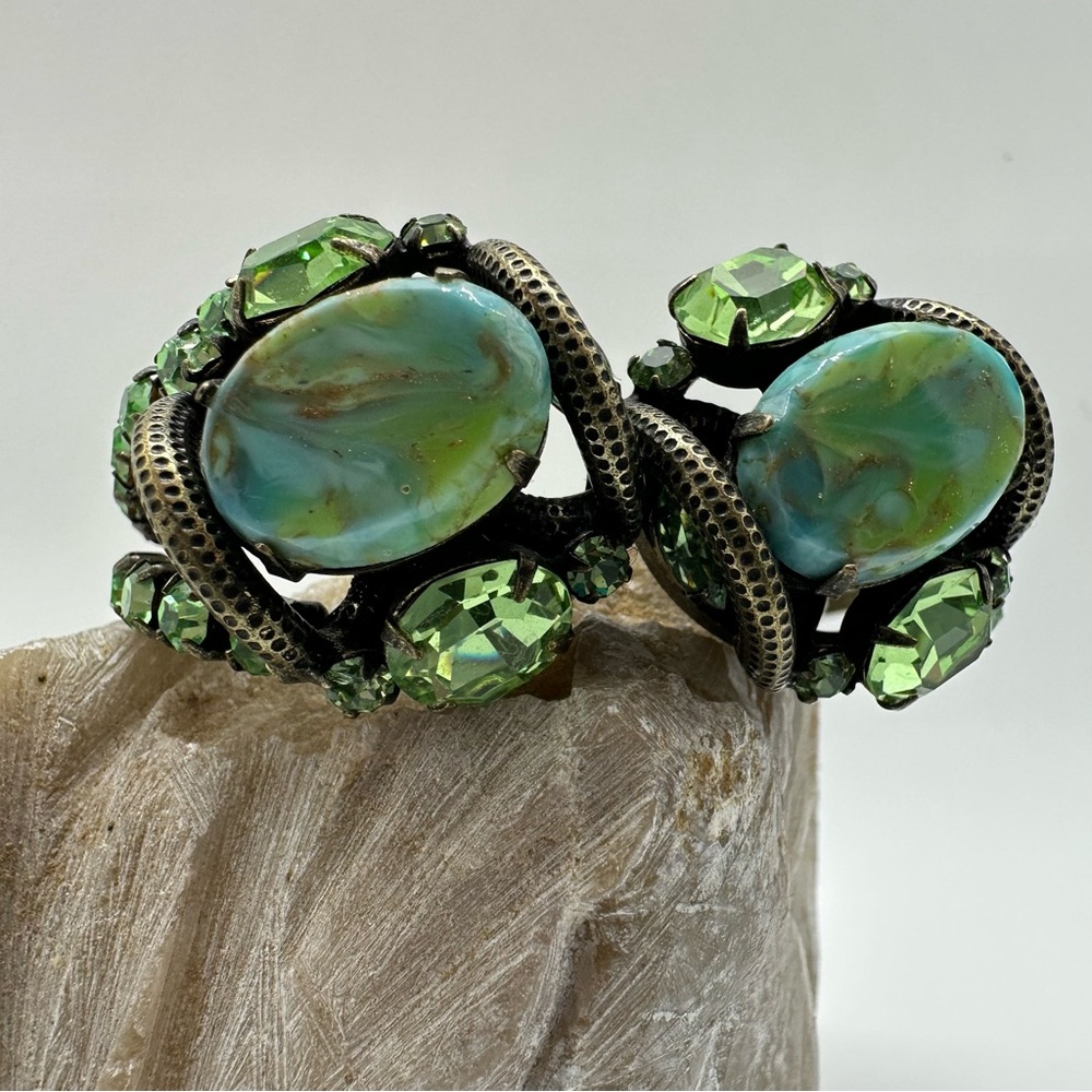 Vintage bracelet, hinge bangle